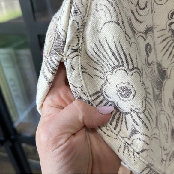 Pilcro denim shorts high rise floral curve tulip hem Anthropologie boho beige - Picture 3 of 5